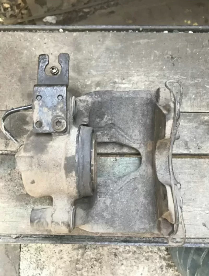 Бу суппорт передний правый Renault Laguna 2, 7701049104, диаметр поршня 57 мм