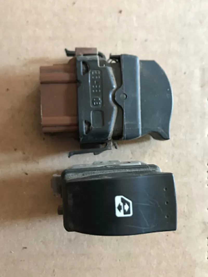 Бу кнопка стеклоподъемника Renault Laguna 2 ,  8200002448,  8200220507