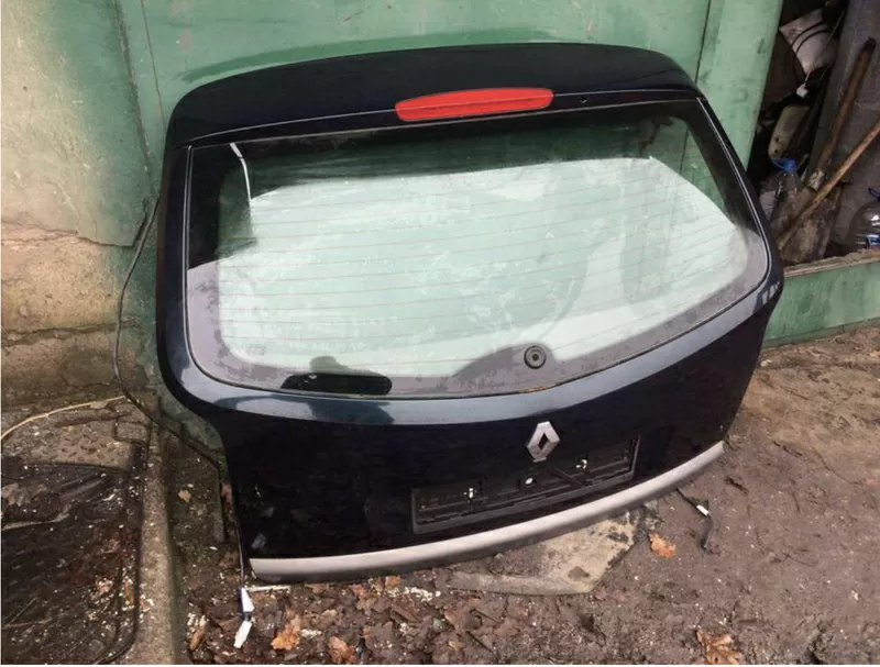 Б/у крышка багажника Renault Laguna 2,  8200041385,  7701472661 глухое стекло