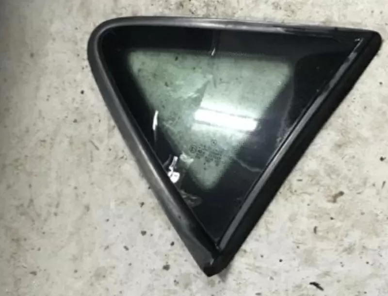 Бу стекло глухое заднее правое верхнее Mercedes W168,  A1686700412,  A1686700200
