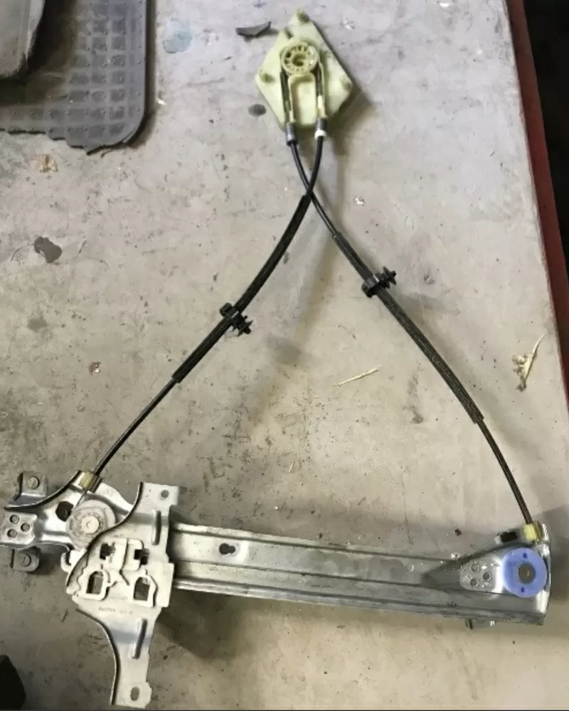 Бу стеклоподъемник Renault Megane 3 827200008R, 920039-101, задней правой двери.