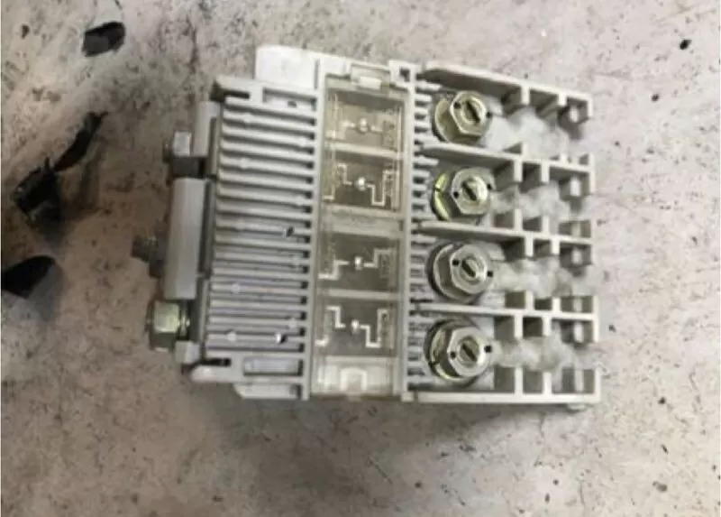 Бу плюсовая клема Smart Forfour W454, A4545460344