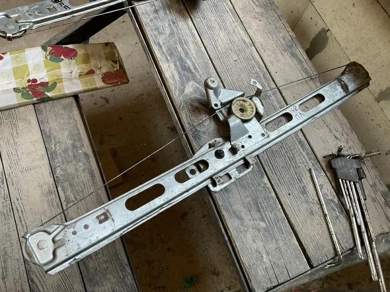 Бу стеклоподъемник Mercedes Benz W168 , A1687201146 передний левый