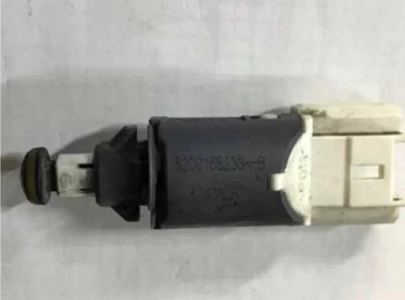 Бу датчик педали тормоза Renault 8200168238, 4 пина, Megane Scenic 2