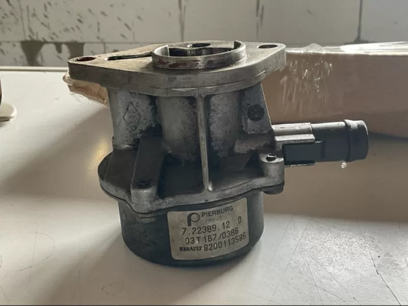 Бу вакуумный насос Renault 146502217R,  8201005297,  8200577771,  8200404542,  8200113585,  8200327149 Megane Kangoo Dokker Duster