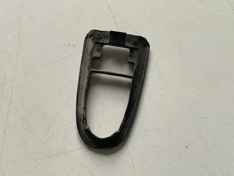 Бу задний уплотнитель прокладка наружной ручки двери Mercedes W168, A1687660105