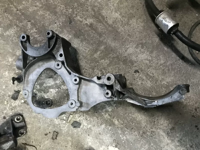 Б/у кронштейн кондиционера генератора 8200123833, 8200154164, 2.2; 2.5 dci, Nissan, Opel, Renault