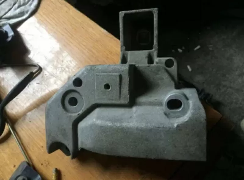Бу кронштейн двигателя Renault Megane Scenic 1,  7700436771,  8200036005,  8200047981