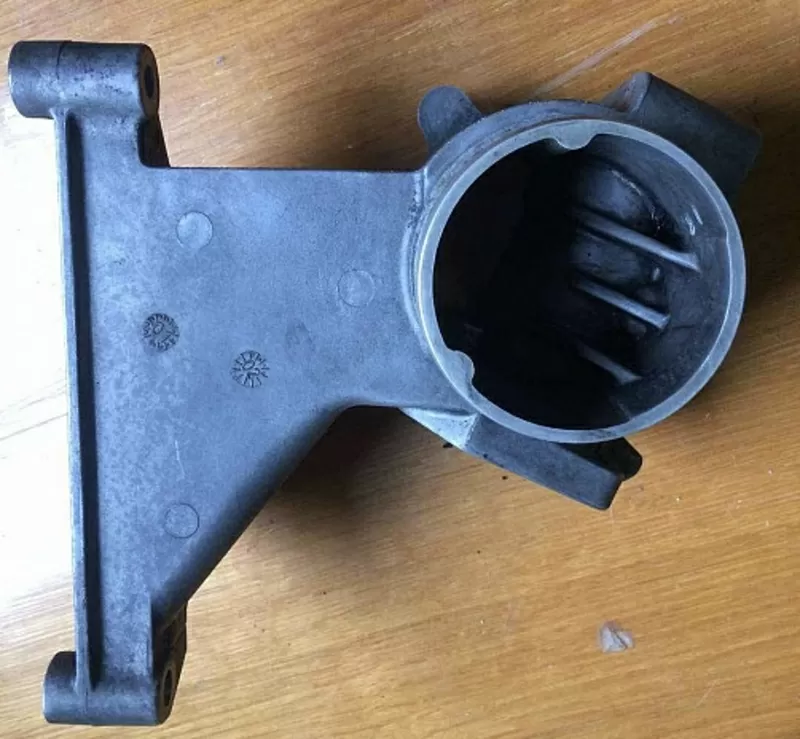 Б/у кронштейн EGR 8200217519,  8200528736,  8200404788 Renault 2.2;  2.5 dci