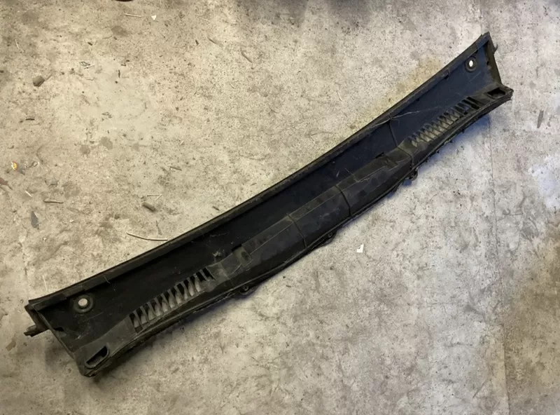 Бу накладка трапеции дворников Mercedes Benz W168,  A1688300213,  1688300213 2