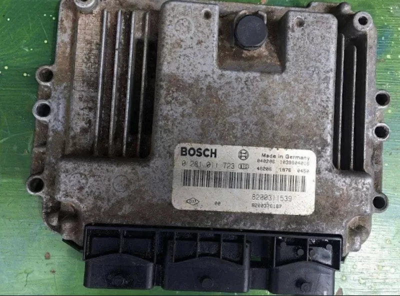 Б/у блок управления двигателем Renault 0281011723,  8200311539,  8200376187