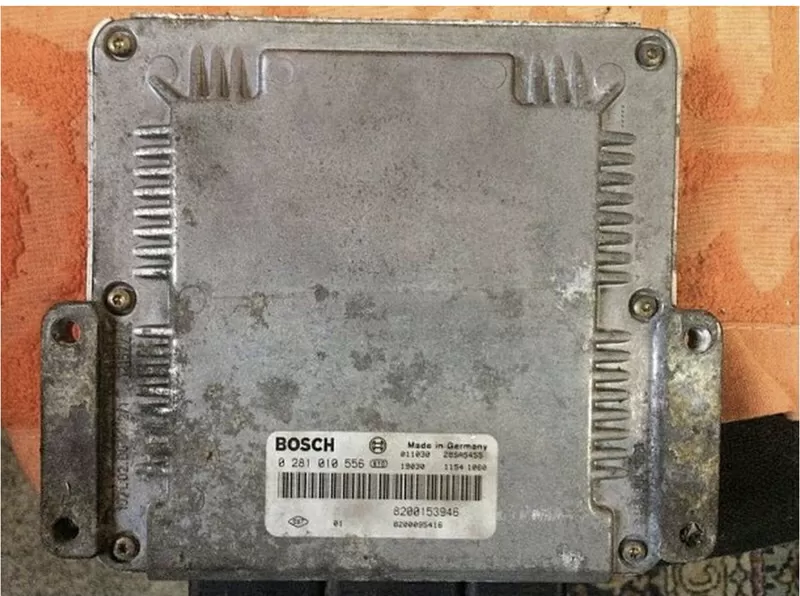 Бу блок управления двигателем Renault 0281010556,  8200095416,  8200153946