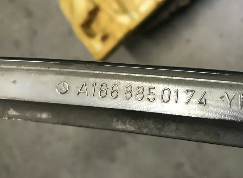 Бу молдинг переднего бампера Mercedes Benz W168, A1688850174 3