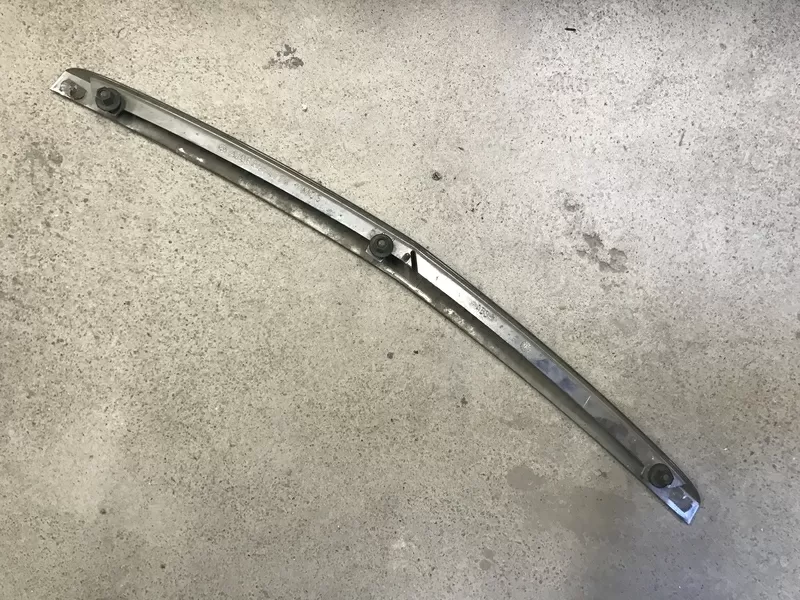 Бу молдинг переднего бампера Mercedes Benz W168, A1688850174 2